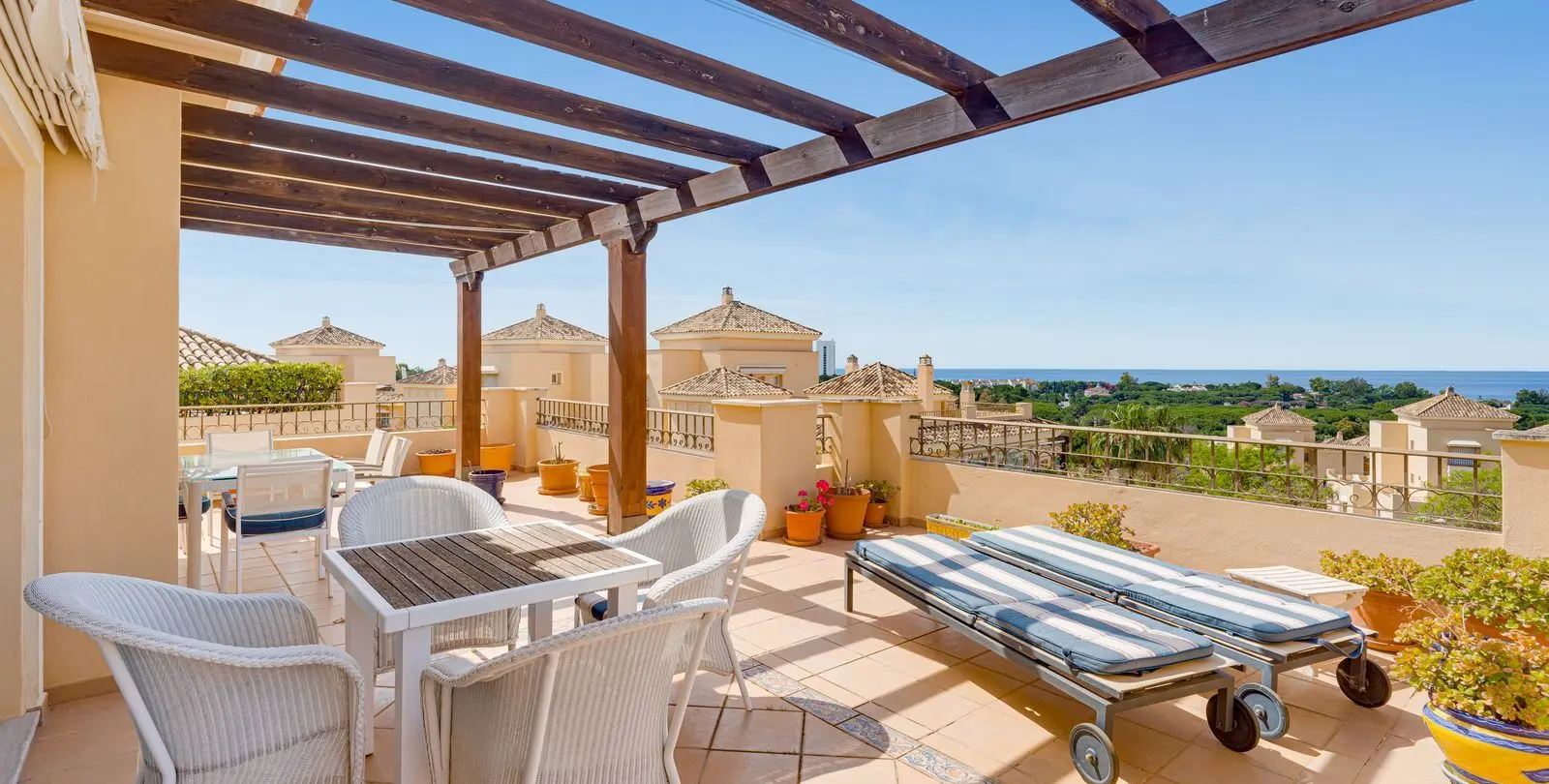 Venta de ático dúplex en Elviria 11