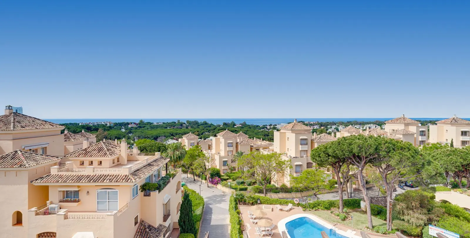 Venta de ático dúplex en Elviria 13