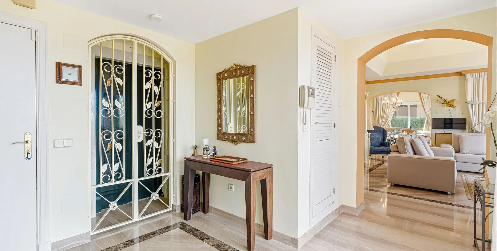 Venta de ático dúplex en Elviria 19