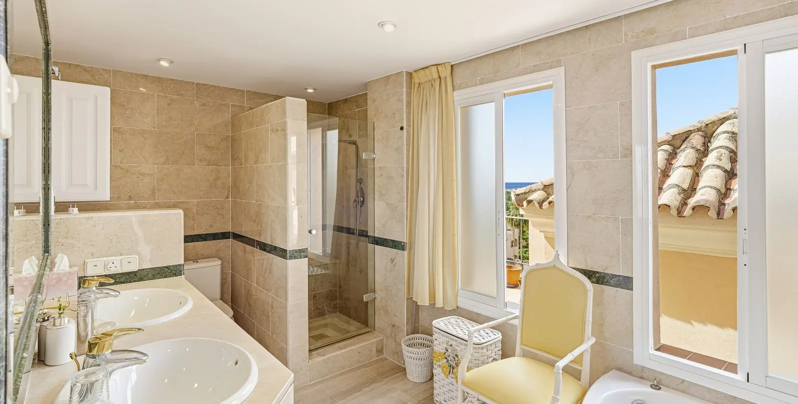 Venta de ático dúplex en Elviria 23