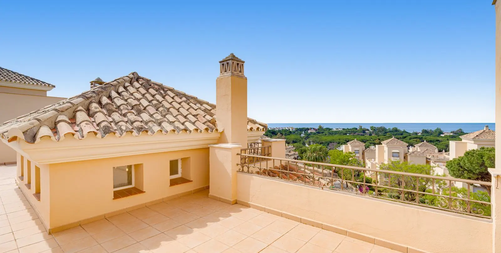 Venta de ático dúplex en Elviria 29
