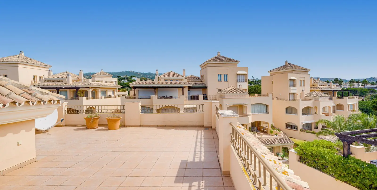 Venta de ático dúplex en Elviria 30