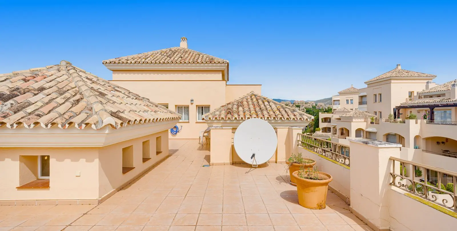 Venta de ático dúplex en Elviria 31