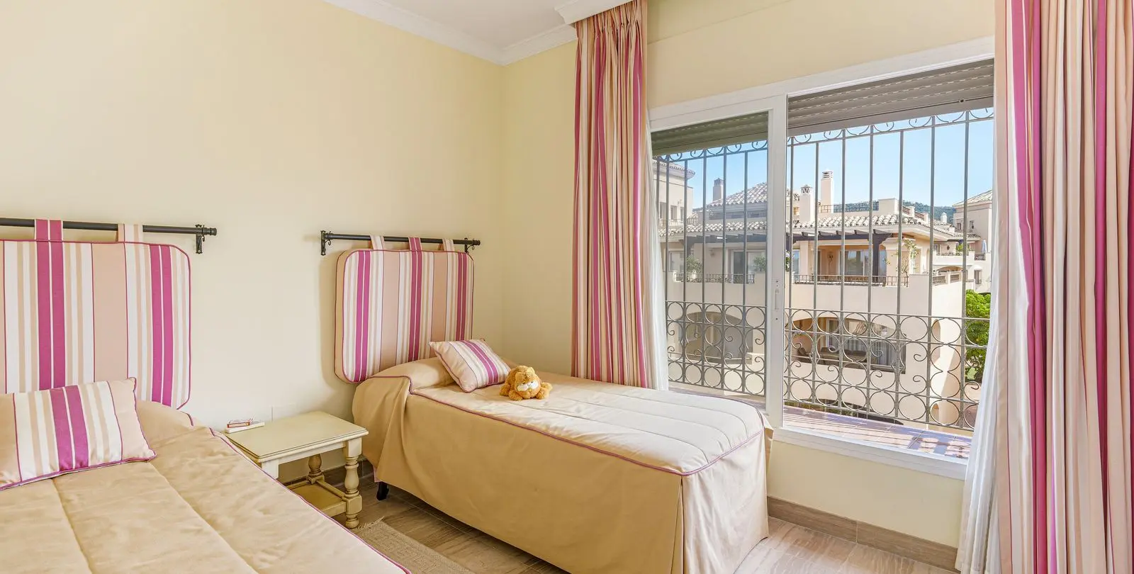 Venta de ático dúplex en Elviria 32