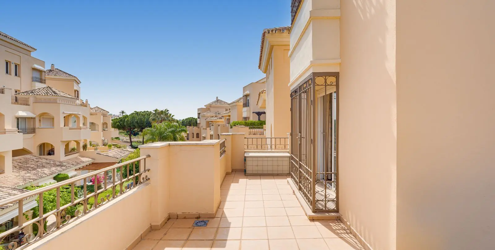 Venta de ático dúplex en Elviria 34