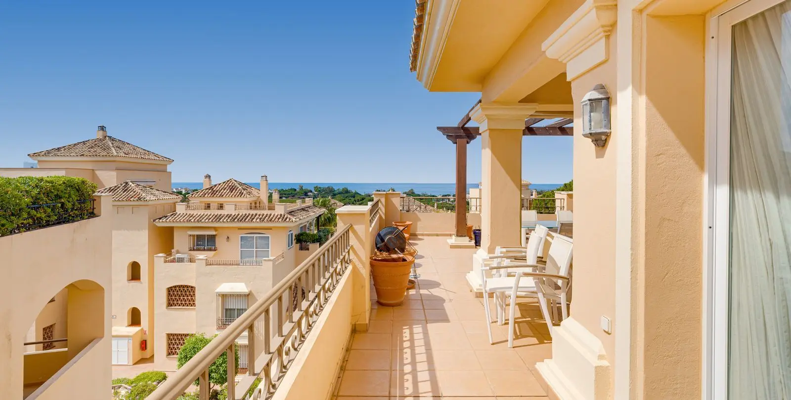 Venta de ático dúplex en Elviria 35