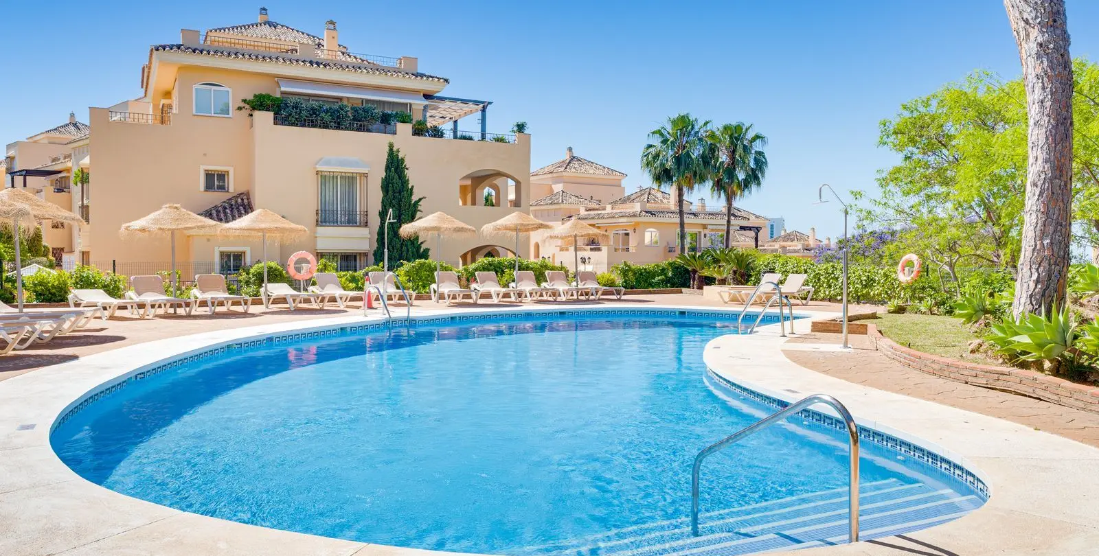 Venta de ático dúplex en Elviria 36