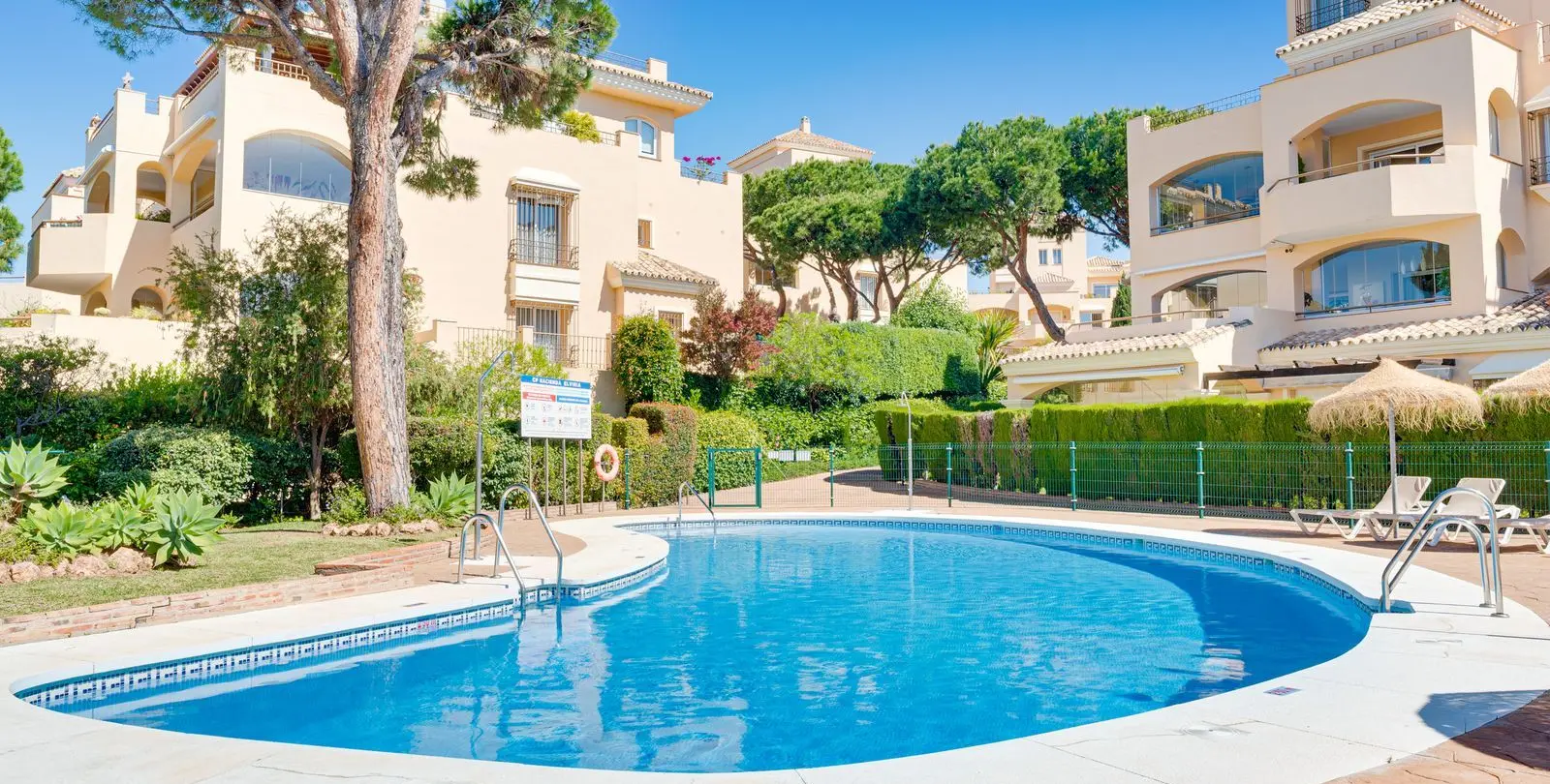 Venta de ático dúplex en Elviria 37