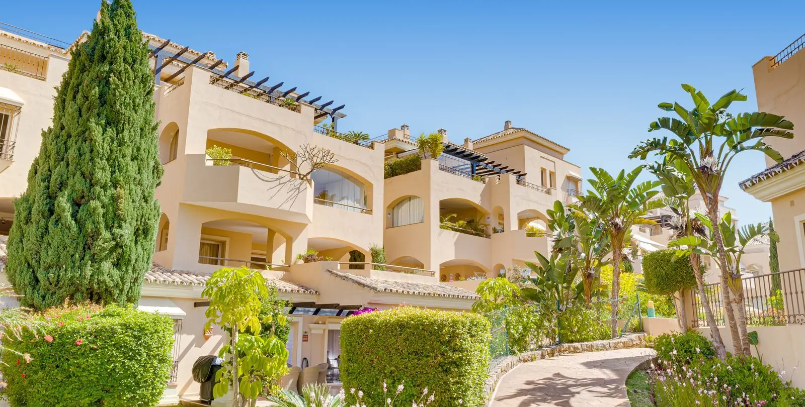 Venta de ático dúplex en Elviria 41
