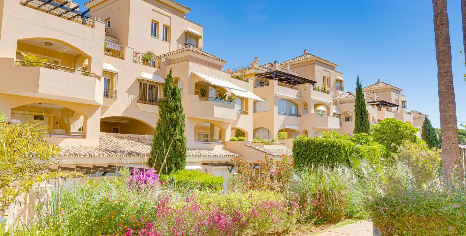 Venta de ático dúplex en Elviria 42