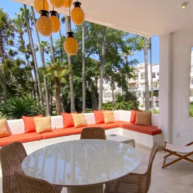 Продажа апартаментов на среднем этаже в Puerto Banús