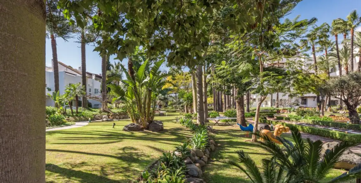 Продажа апартаментов на среднем этаже в Puerto Banús 16