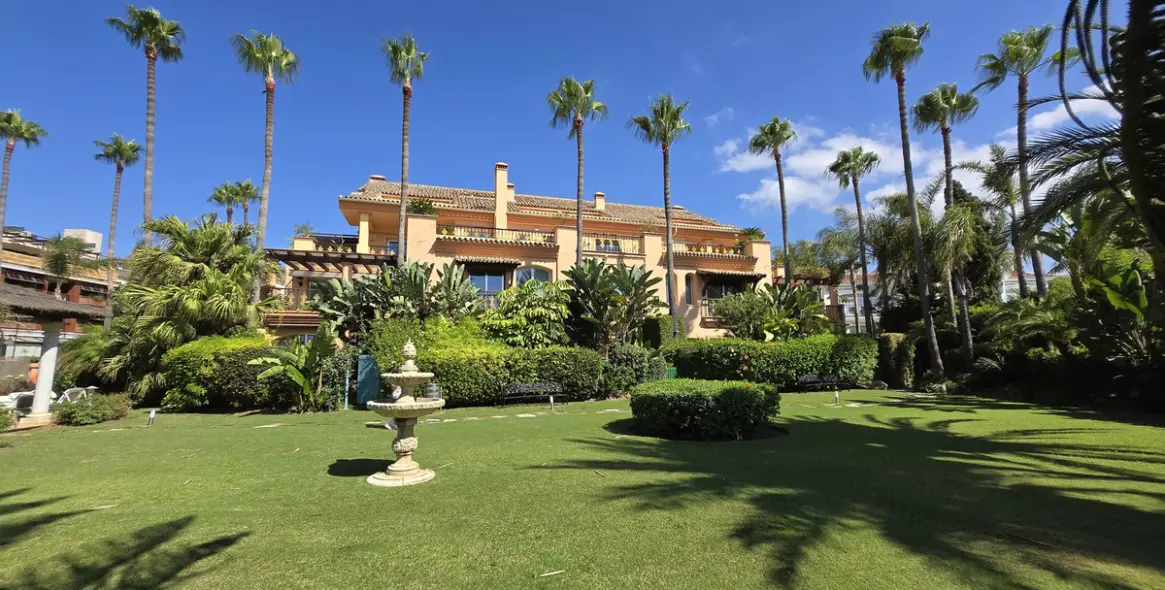Продажа апартаментов на первом этаже в Puerto Banús 1