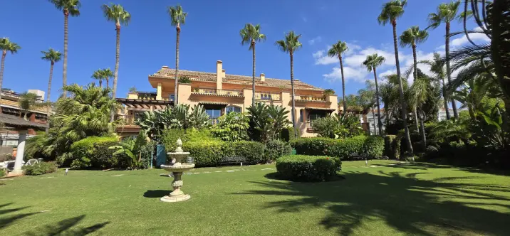 Продажа апартаментов на первом этаже в Puerto Banús 0