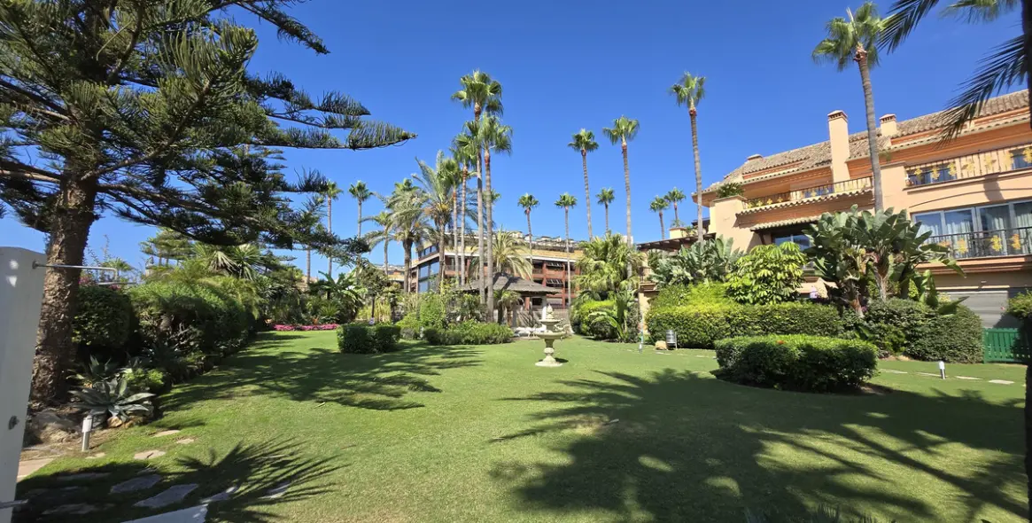 Продажа апартаментов на первом этаже в Puerto Banús 25