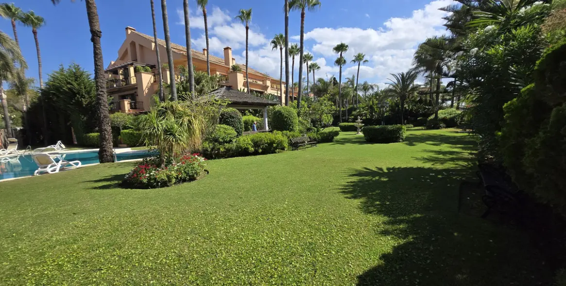 Продажа апартаментов на первом этаже в Puerto Banús 26