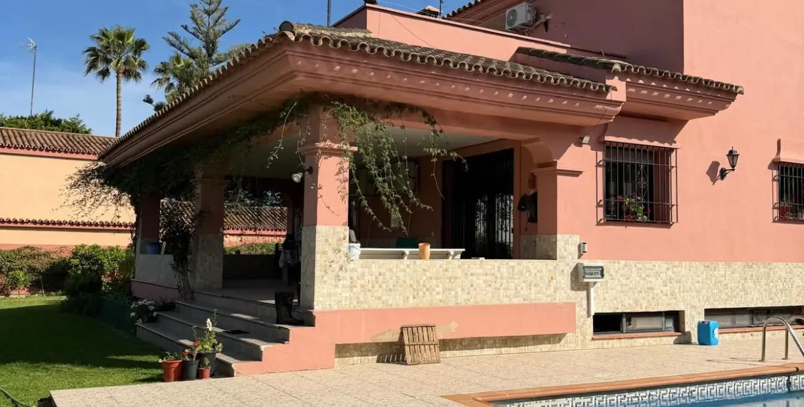 Продажа  отдельно стоящей виллы в Casares Playa 1