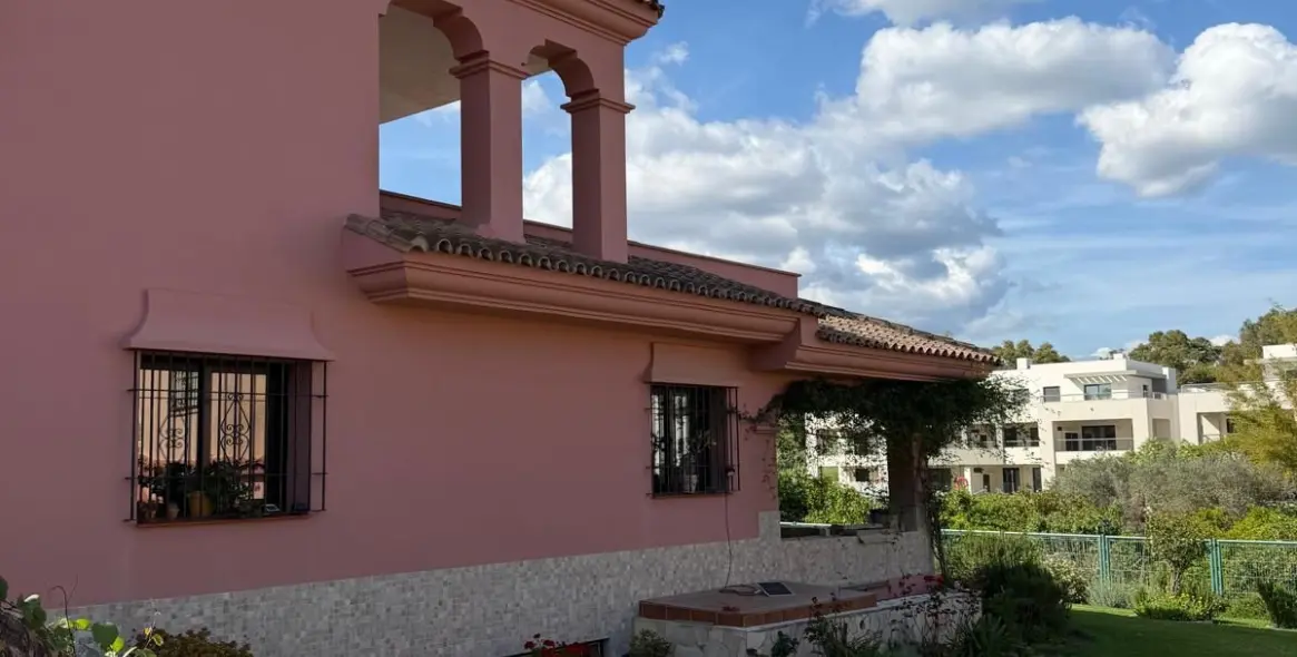 Продажа  отдельно стоящей виллы в Casares Playa 2