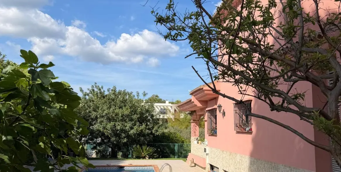 Продажа  отдельно стоящей виллы в Casares Playa 3