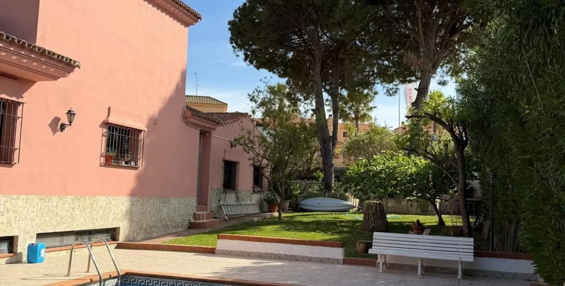 Продажа  отдельно стоящей виллы в Casares Playa 5