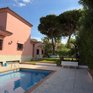 Продажа  отдельно стоящей виллы в Casares Playa
