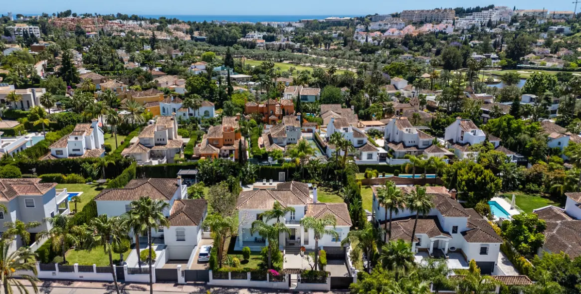 Продажа  отдельно стоящей виллы в Nueva Andalucía 68