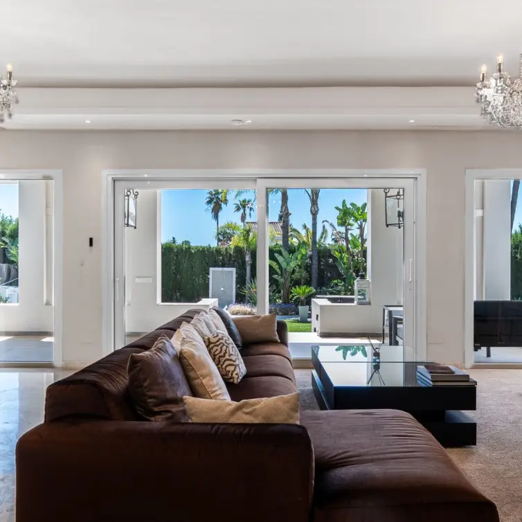 Sale of detached villa in Nueva Andalucía