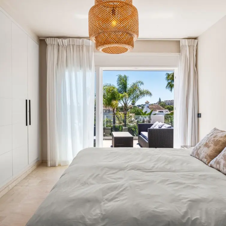 Sale of detached villa in Nueva Andalucía