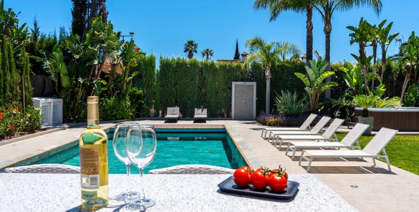 Venta de villa independiente en Nueva Andalucía 51