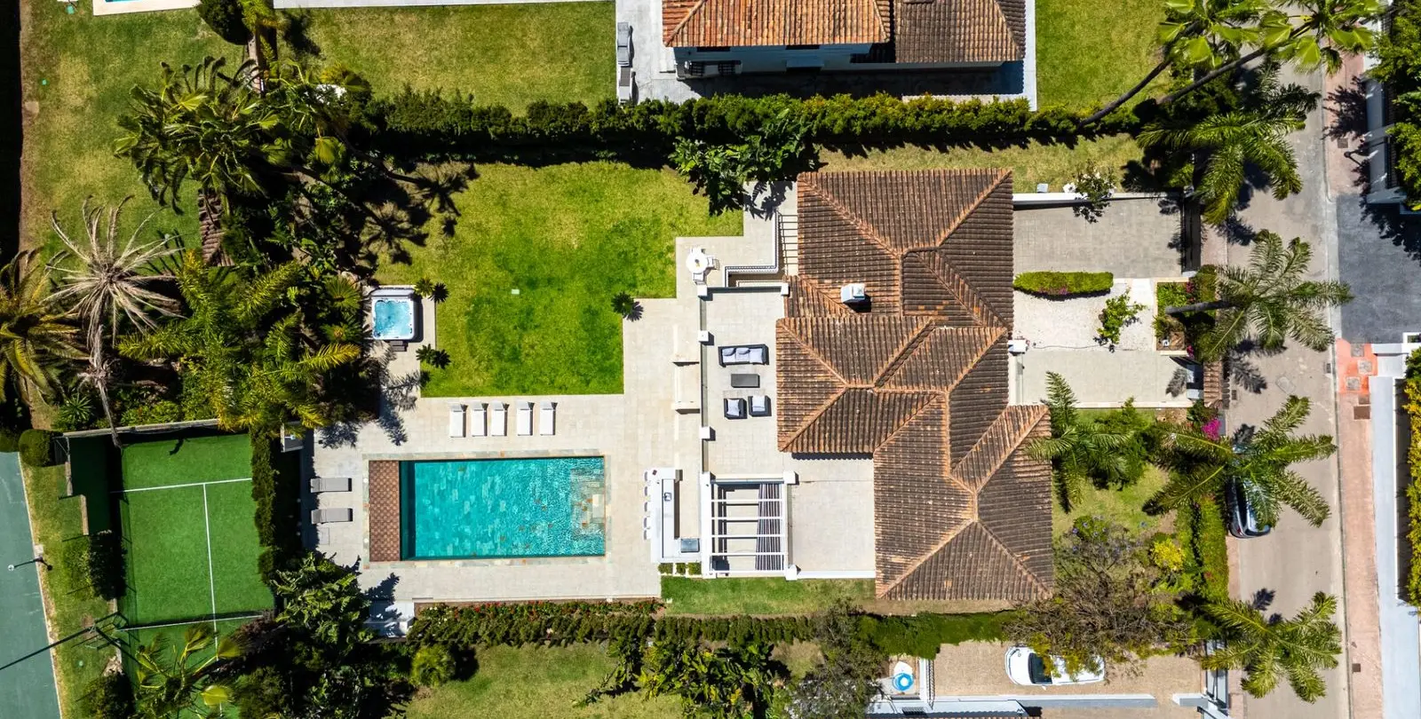 Venta de villa independiente en Nueva Andalucía 81