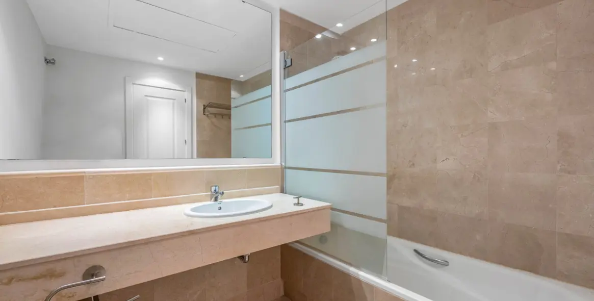 Long-term rent of ground floor apartment in Nueva Andalucía 17