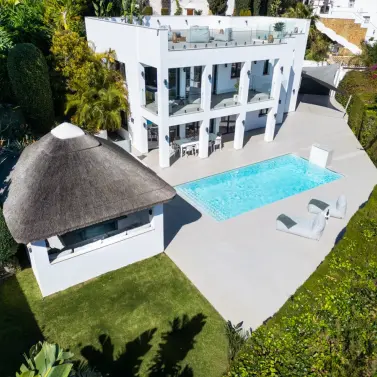 Short-term rent of detached villa in Nueva Andalucía