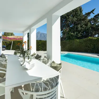 Short-term rent of detached villa in Nueva Andalucía