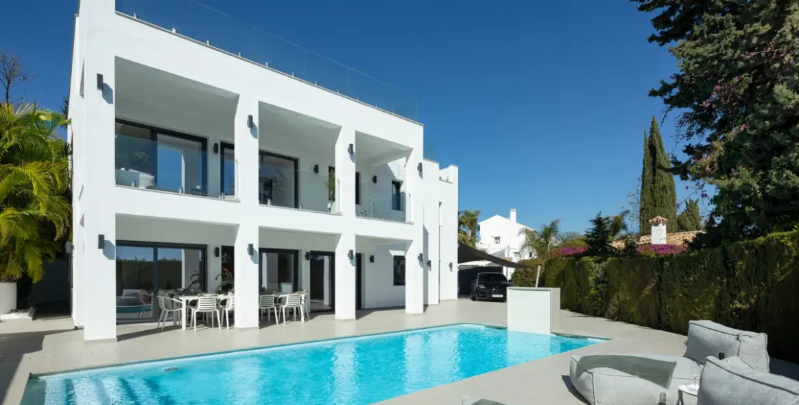 Short-term rent of detached villa in Nueva Andalucía 14
