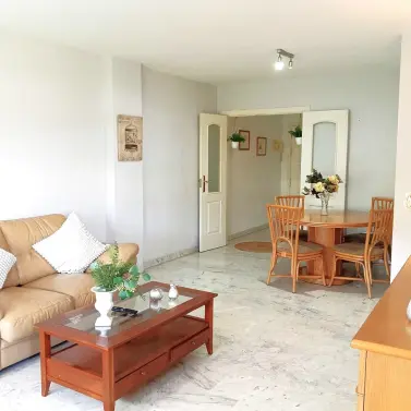Venta de apartamento en planta media en Marbella