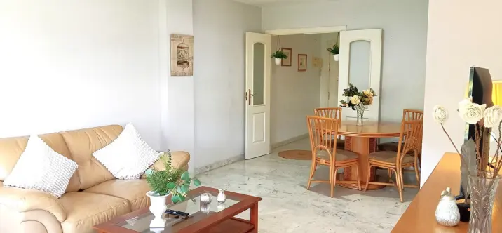 Venta de apartamento en planta media en Marbella 0