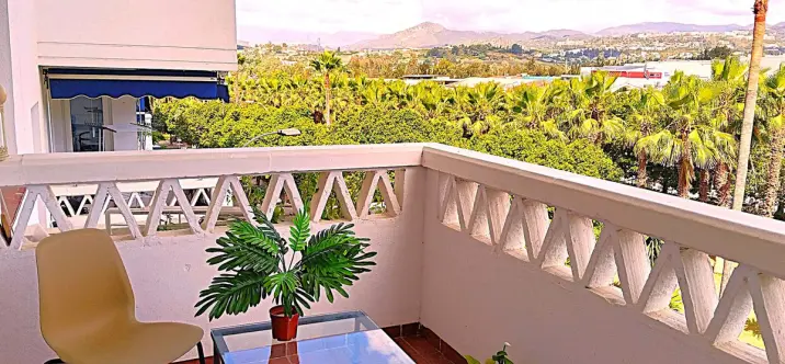 Venta de apartamento en planta media en Marbella 2