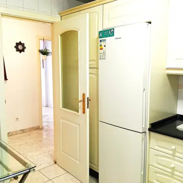 Venta de apartamento en planta media en Marbella