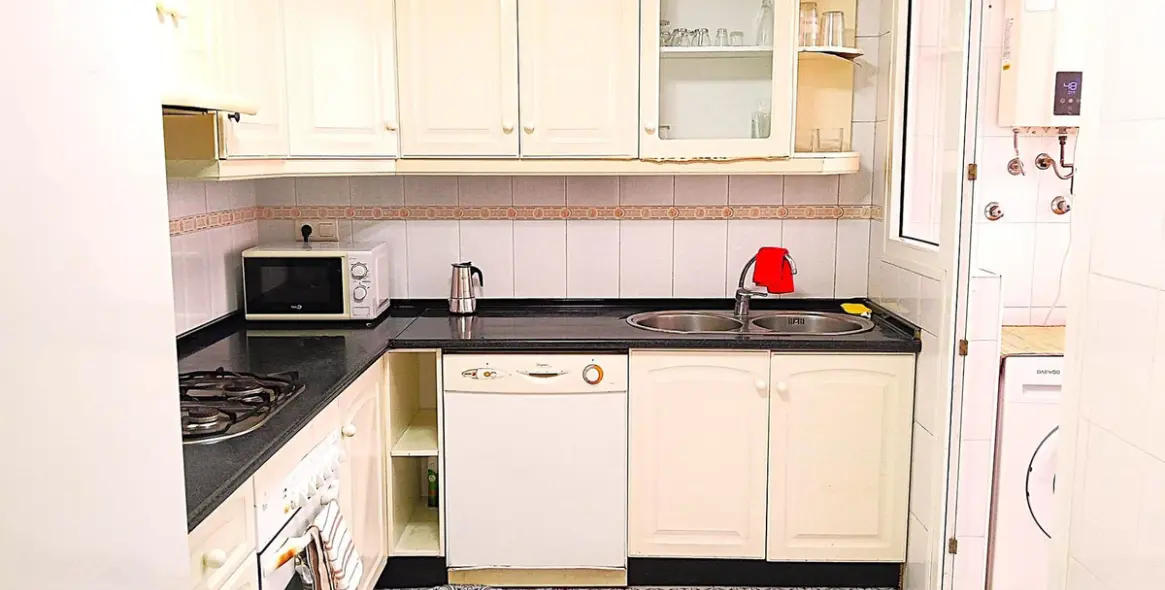 Venta de apartamento en planta media en Marbella 5