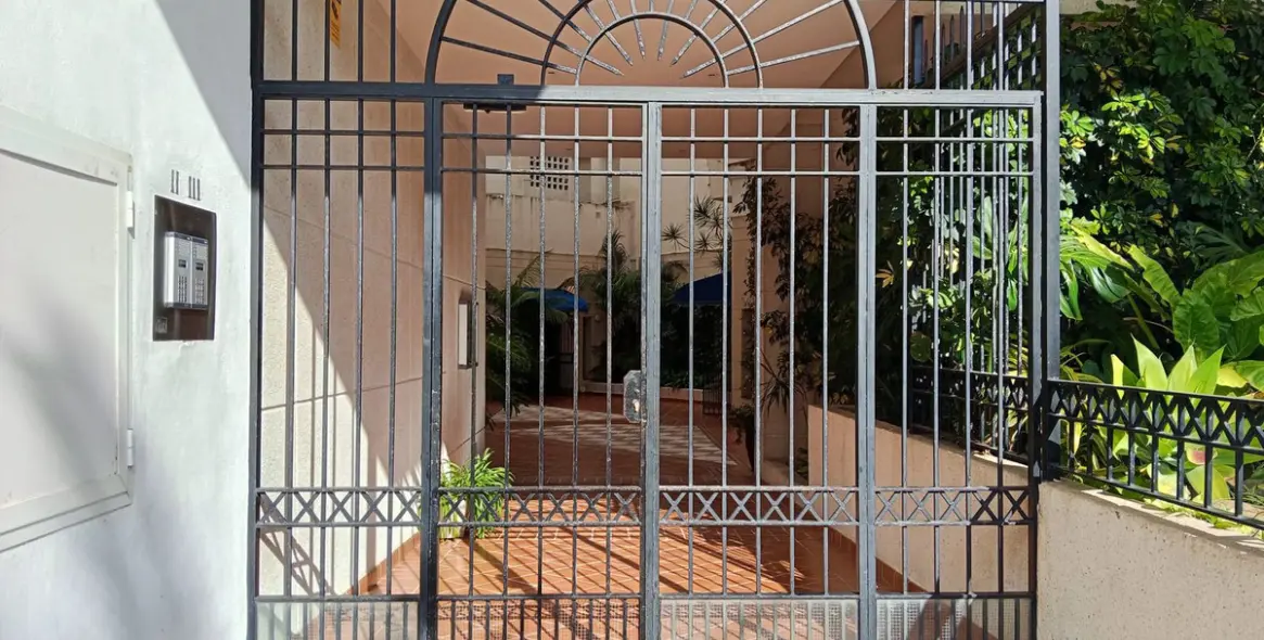 Venta de apartamento en planta media en Marbella 16
