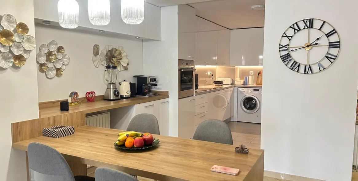 Venta de apartamento en planta media en Guadalmina Alta 1