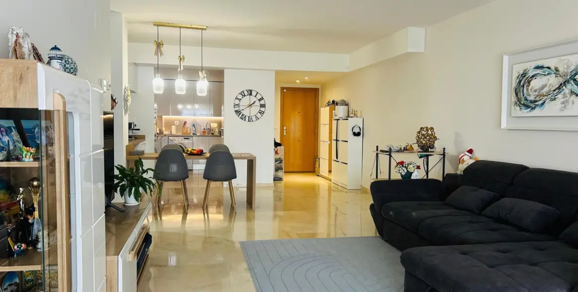 Venta de apartamento en planta media en Guadalmina Alta 4
