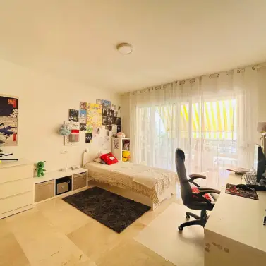 Venta de apartamento en planta media en Guadalmina Alta