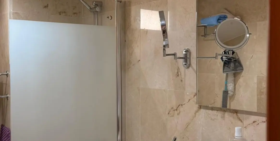 Venta de apartamento en planta media en Guadalmina Alta 11