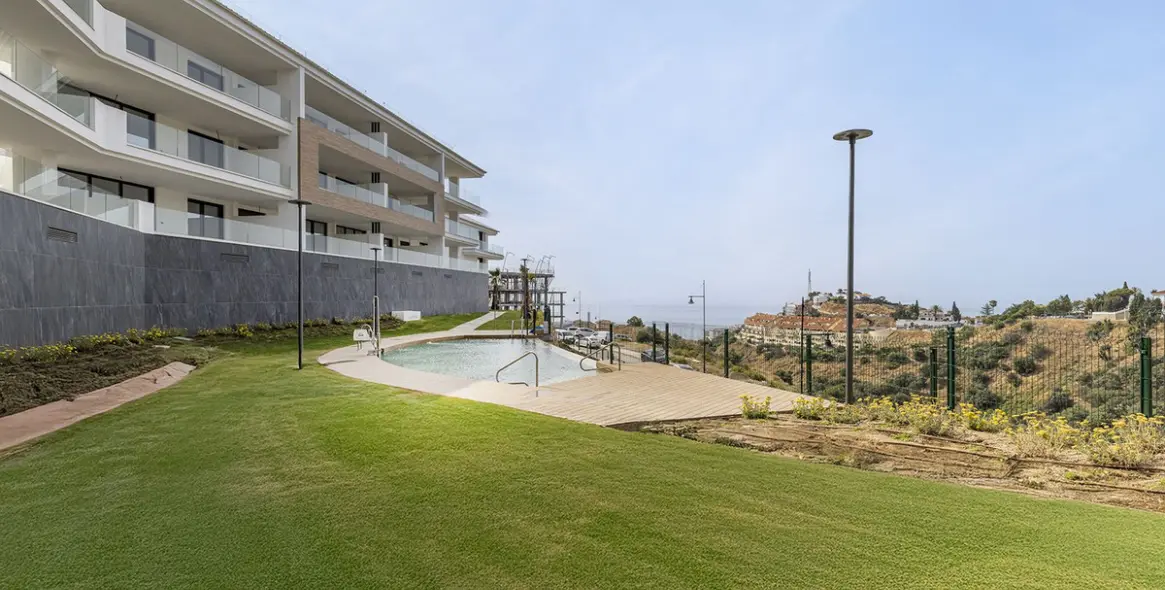 Venta de apartamento en planta media en Fuengirola 2