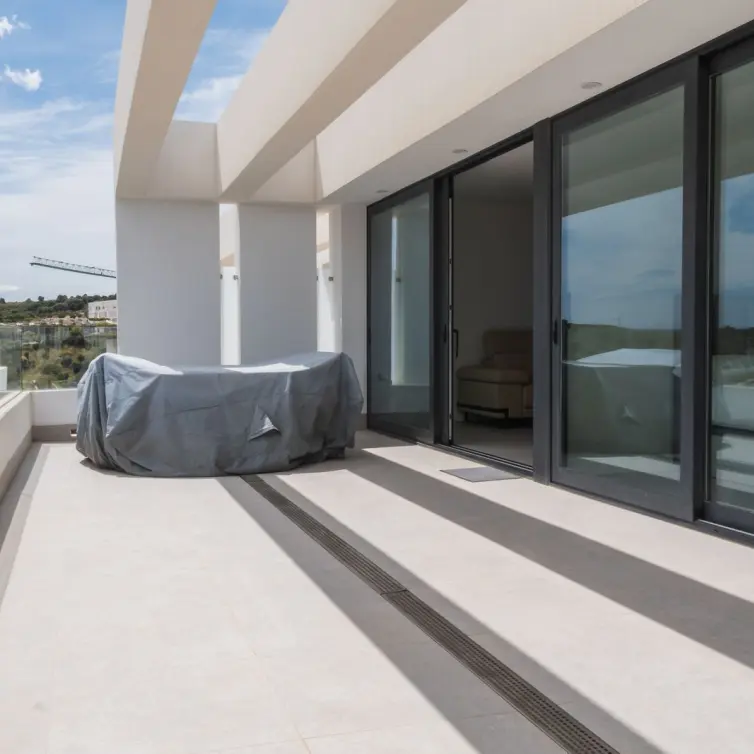 Venta de ático dúplex en Estepona