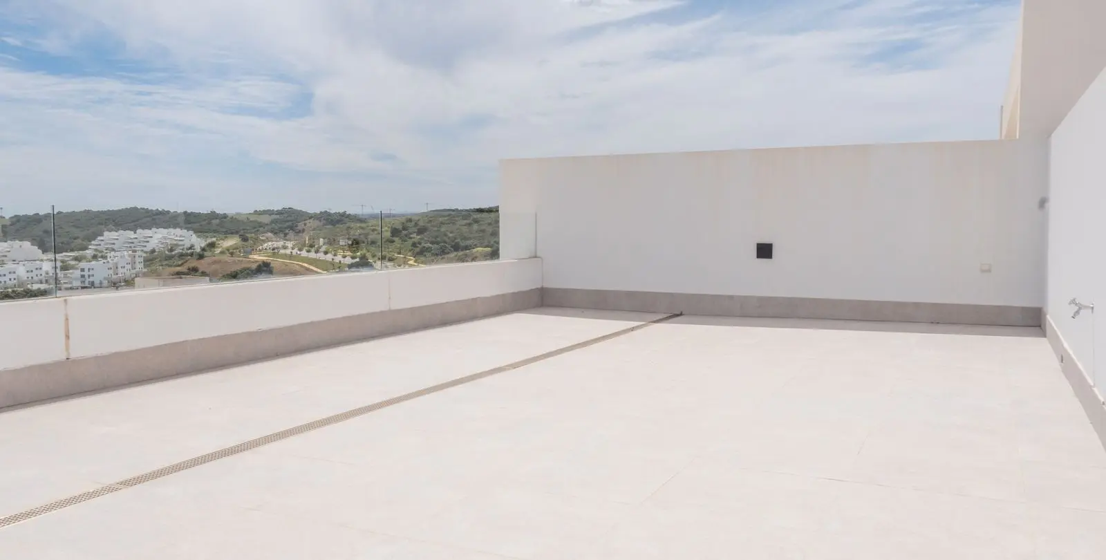 Продажа двухуровневого пентхауса в Estepona 10