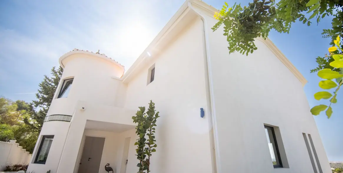 Short-term rent of detached villa in Estepona 2