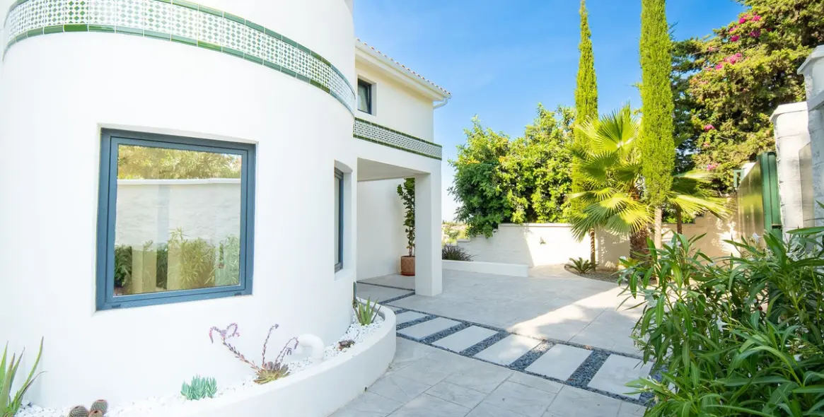 Short-term rent of detached villa in Estepona 3