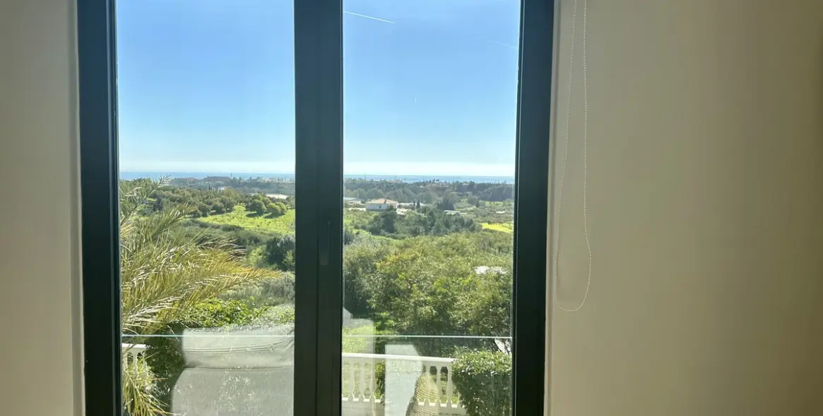 Short-term rent of detached villa in Estepona 42